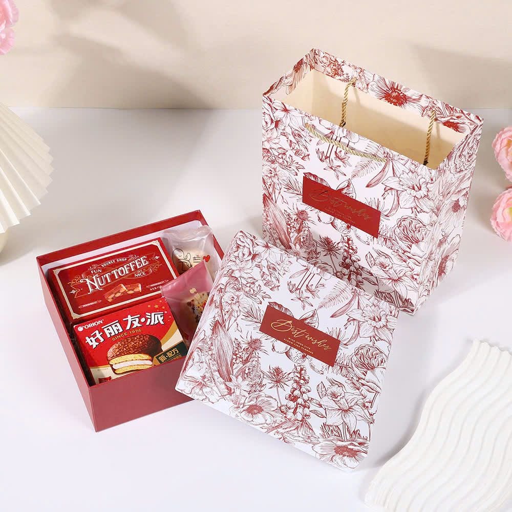  Hộp quà cứng Màu đỏ Kích thước 20x20x8cm  Phong cách châu Âu màu nóng dùng làm quà tặng cưới, Lễ hội, sinh nhật  Q1889 