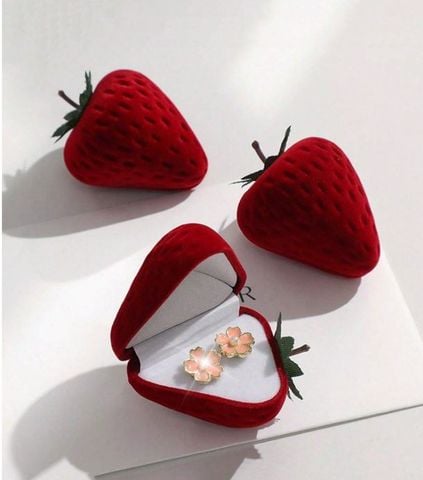  Hộp nhẫn, đựng trang sức hình trái dâu màu đỏ sang trọng Q1305 