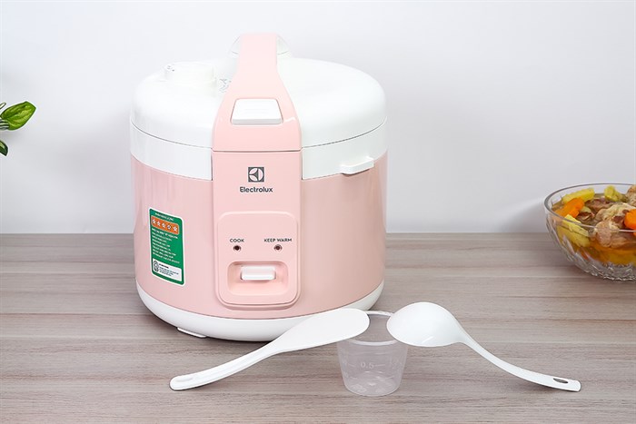 Nồi Cơm Điện Nắp Gài 1.8 L E4RC1-320P Electrolux