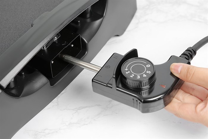 Bếp nướng điện Electrolux ETTG1-40BK 2200W