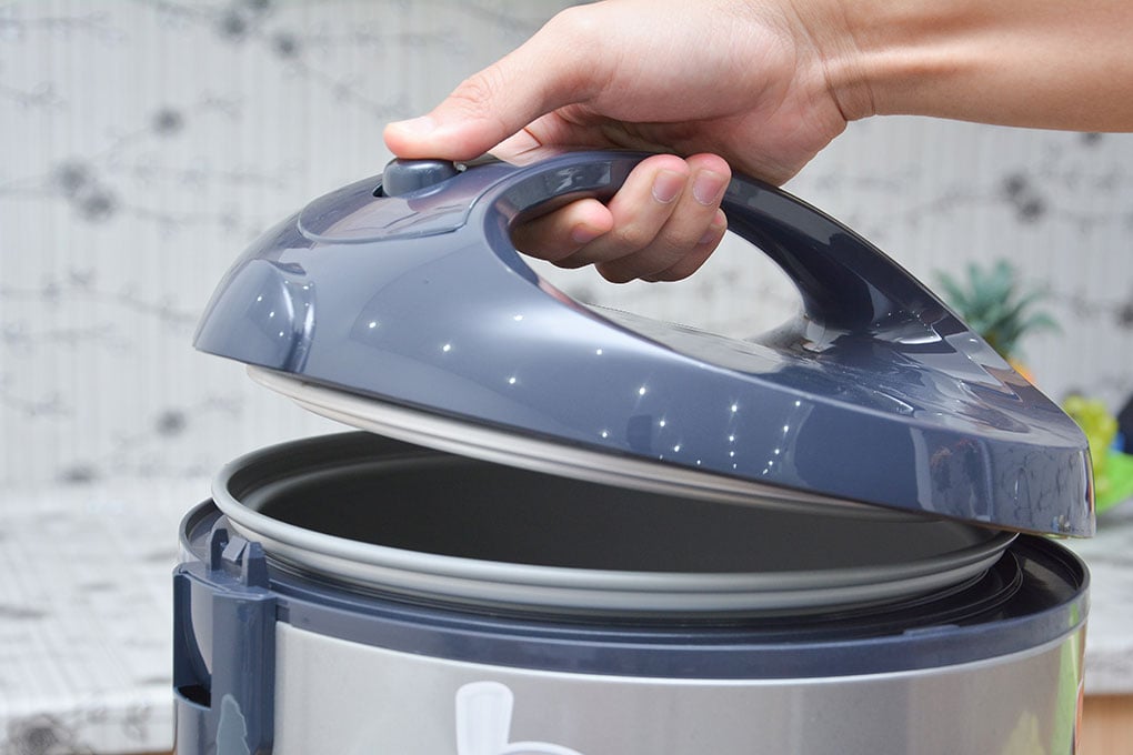 Nồi cơm nắp gài Sharp 1.8 lít KS-NR191STV