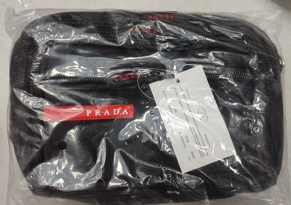 Túi đeo bụng prada