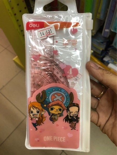 Bộ dụng cụ eke 4 sản phẩm hình One Piece Deli H17 (24/288)