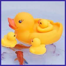 Vịt nhựa bóp còi bé