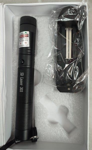 Bút SD laser 303 tia xanh – HIỆU SÁCH MAI