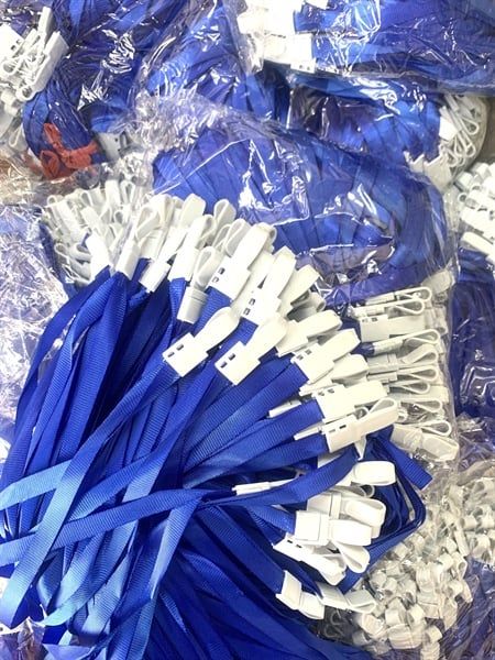 Dây thẻ móc nhựa vuông bản 1cm (100 chiếc/túi) (20 túi/bao)