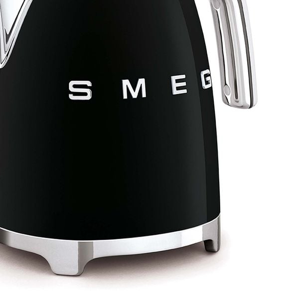 Ấm đun nước siêu tốc Smeg KLF03BLEU màu đen