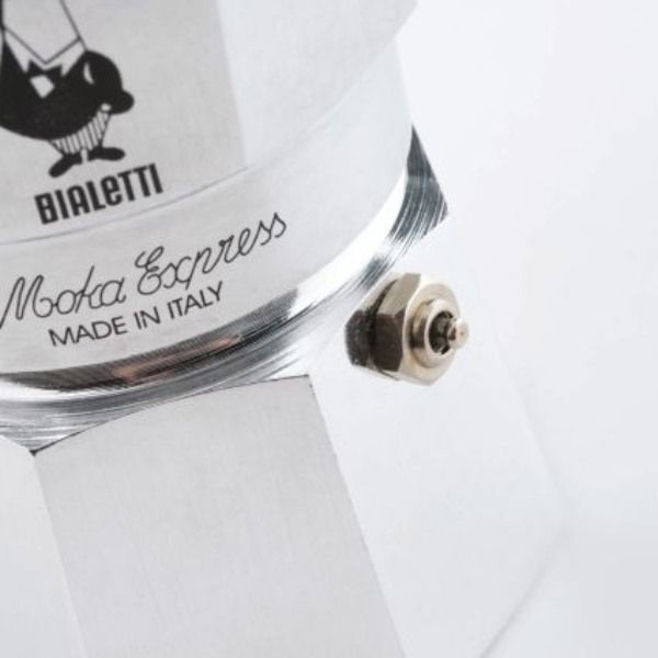 Ấm pha cà phê Bialetti Moka Express được sản xuất tại Ý