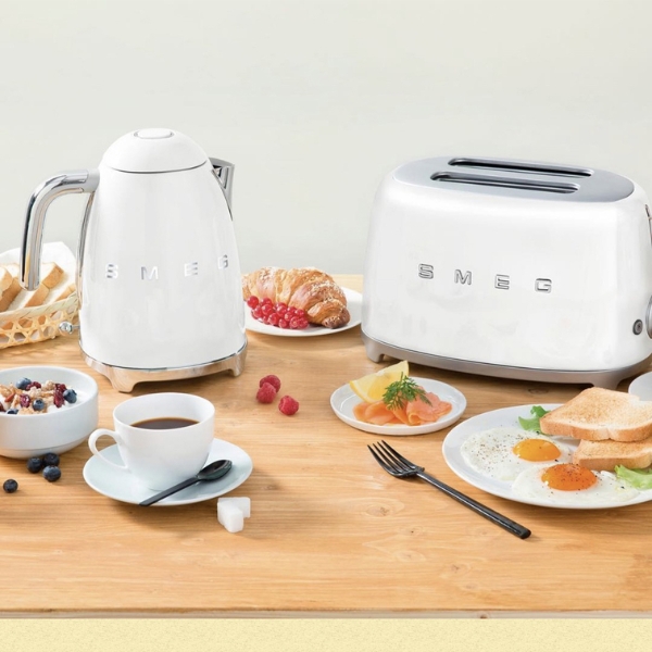 Ấm siêu tốc Smeg KLF03WHEU 1.7L màu trắng