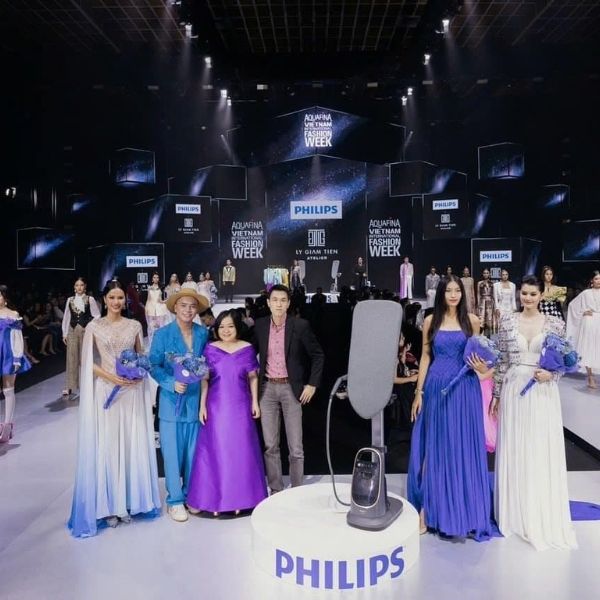 Bàn là cây Philips AIS8540/80