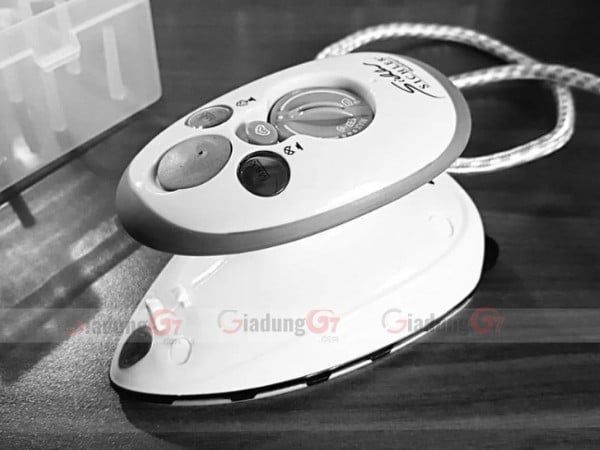 Bàn ủi hơi nước mini Sichler nhỏ gọn