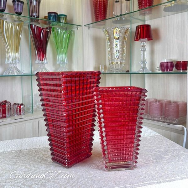 Bình hoa vân sóng Ruby pha lê cao 28cm miệng hình chữ nhật màu đỏ