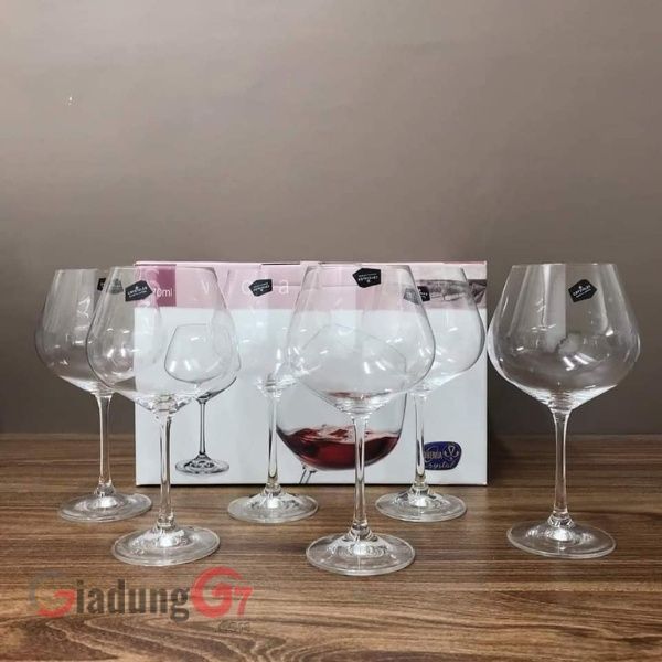 Ly rượu vang Bohemia Viola 570ml có cả phần bầu và phần thân ly phù hợp để phục vụ các loại rượu vang có độ axit cao.