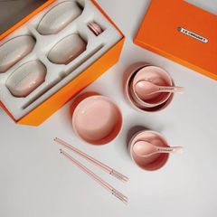  Bộ 8 món chén muỗng đũa Le Creuset cho 2 người - Màu hồng/Tím 