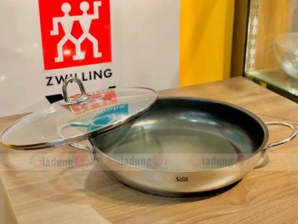 Chảo 2 quai nằm trong Bộ nồi Silit Diamant 9 món