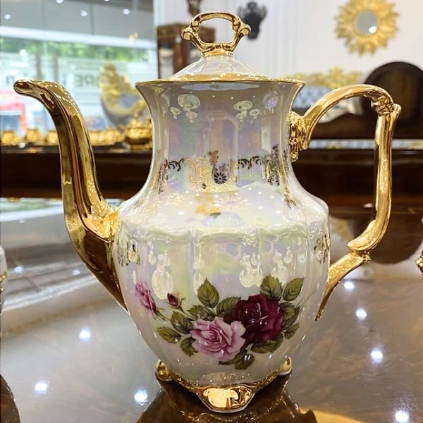 Bộ trà sứ Tiệp hoa hồng dây vàng nền trắng ấm cao 15 món
