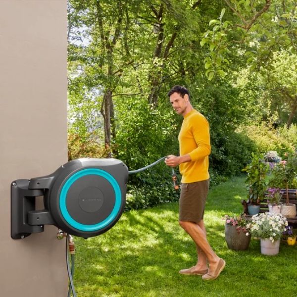 Bộ vòi tưới Gardena 18627-20 treo tường dây cuốn tự động 30m