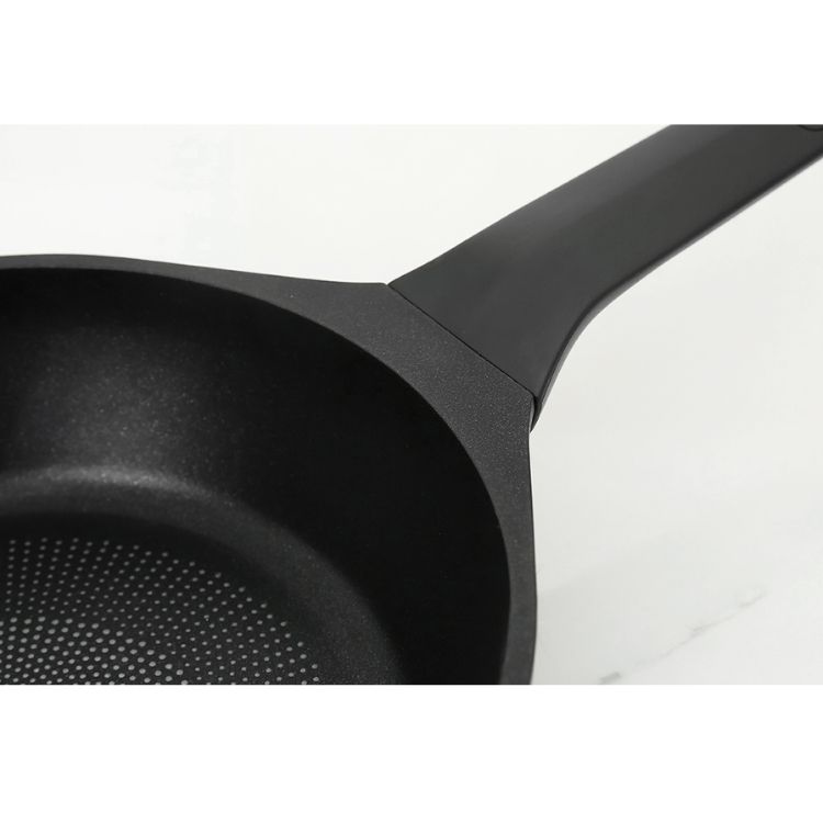 Chảo đúc Tefal Robusto 22cm có miệng rót