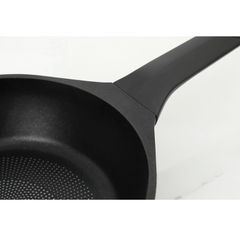  Chảo đúc Tefal Robusto 22cm có miệng rót 