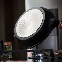  Chảo đúc Tefal Robusto 22cm có miệng rót 