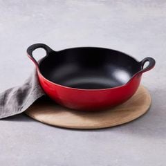  Chảo gang Le Creuset Balti 24cm màu đỏ 2 quai 