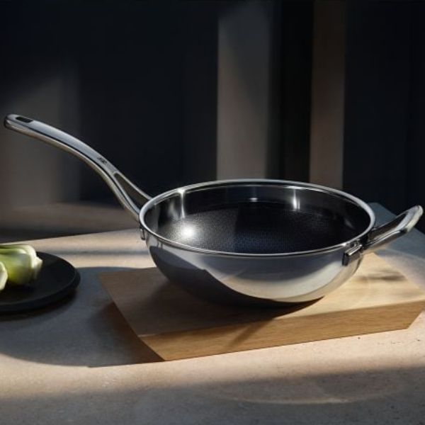 Chảo WMF Profi Resist Wok 28cm sâu lòng Chất liệu cao cấp, chống dính