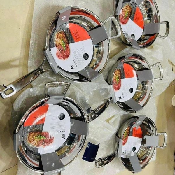 Chảo WMF Profi Resist Wok 28cm sâu lòng Chất liệu cao cấp, chống dính