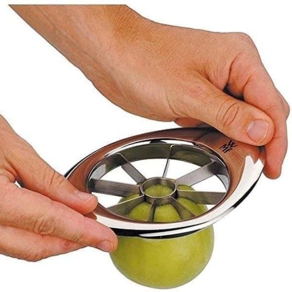 Dụng cụ bổ táo WMF Gourmet 0634296040 dễ dàng cắt các loại hoa quả như táo, lê,… thành 8 miếng đều nhau.