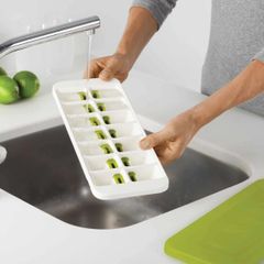  Khay làm đá có nắp đậy Joseph Joseph 20018 