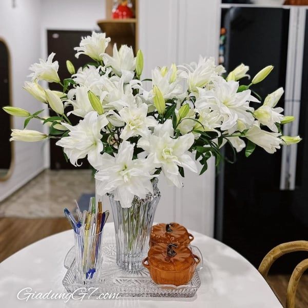 Lọ hoa Rogaska Crown Jewel 25cm màu trắng
