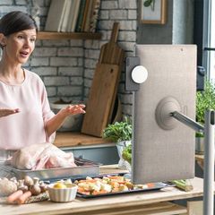  Màn hình LG Stanby ME 27ART10CKPL Thiết bị cảm ứng thông minh tích hợp pin 