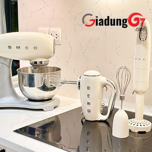 Máy đánh trứng trộn bột cầm tay Smeg HMF01 thiết kế Retro theo phong cách 50