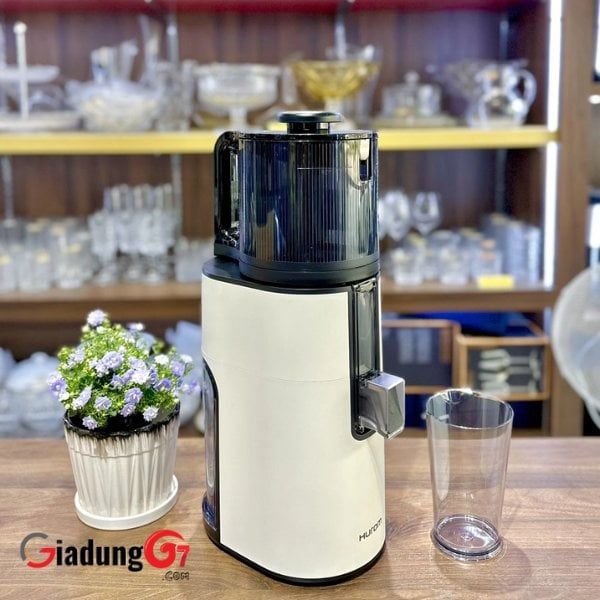 Máy ép chậm Hurom H400 được làm từ các chất liệu chất lượng cao, bao gồm thép không gỉ và nhựa ABS cao cấp, đảm bảo sự bền bỉ và an toàn cho người sử dụng.