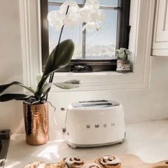  Máy nướng bánh mỳ Smeg TSF01CREU màu kem 2 lát 