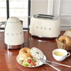  Máy nướng bánh mỳ Smeg TSF01CREU màu kem 2 lát 