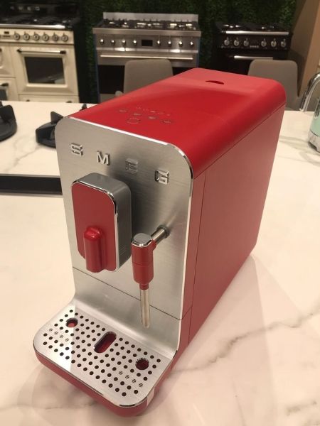 Máy pha cà phê Smeg BCC02RDMEU