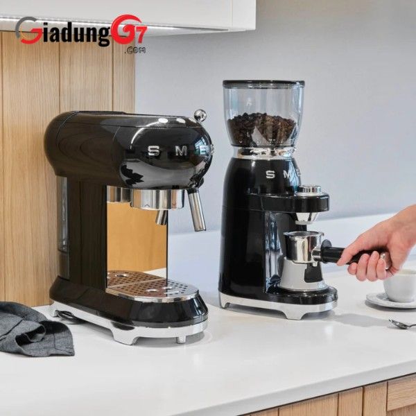 Máy pha cà phê Smeg ECF01RDEU màu đỏ