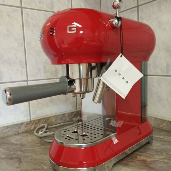 Máy pha cà phê Smeg ECF01RDEU màu đỏ