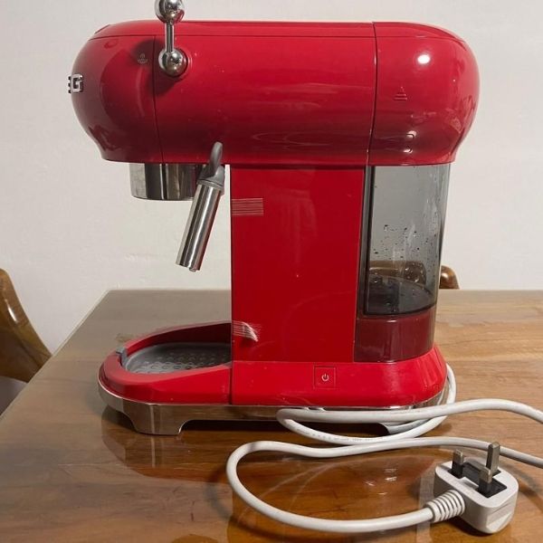 Máy pha cà phê Smeg ECF01RDEU màu đỏ