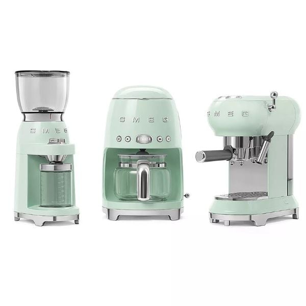 Máy pha cà phê SMEG ECF01PGEU - Thổi hồn phong cách cổ điển châu Âu vào từng góc bếp hiện đại.