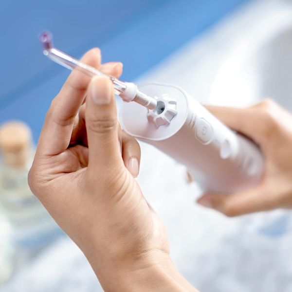 Máy tăm nước Philips HX3826/31 Sonicare 3000 màu trắng