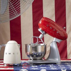  Máy trộn bột Smeg SMF02RDEU màu đỏ 