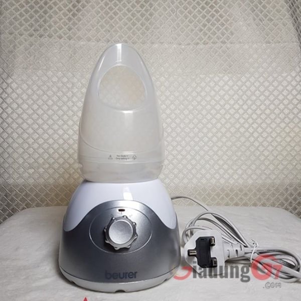 Máy xông mặt Beurer FS50 đi kèm bầu xông mũi, có hộp đựng tinh dầu