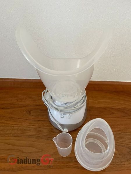 Máy xông mặt Beurer FS50 đi kèm bầu xông mũi, có hộp đựng tinh dầu