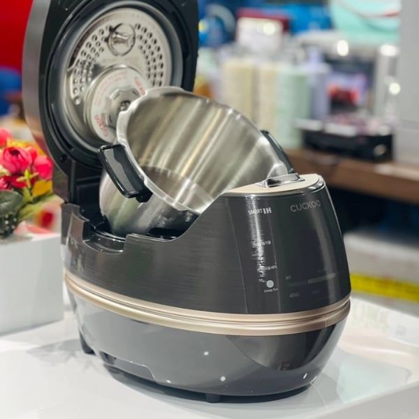 Nồi cơm điện cao tần Cuckoo CRP DHAS069FB 1.08L (Lòng inox) áp suất