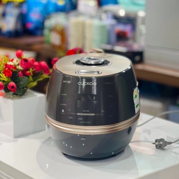 Nồi cơm điện cao tần Cuckoo CRP DHAS069FB 1.08L (Lòng inox) áp suất