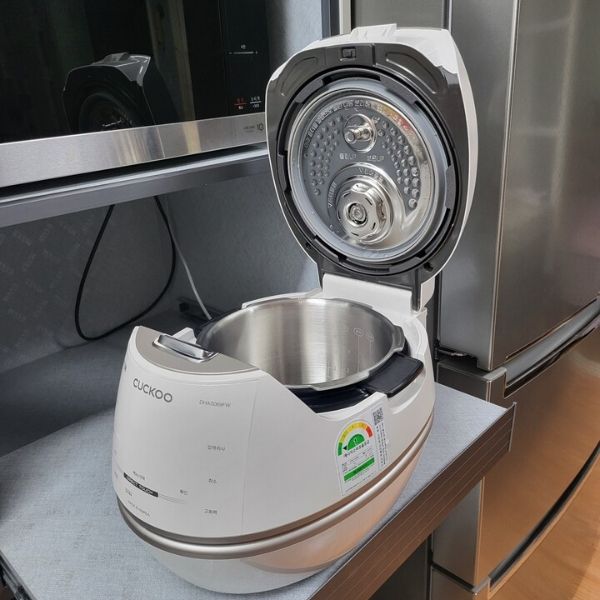 Nồi cơm điện cao tần Cuckoo CRP DHAS069FW 1.08L (Lòng inox) áp suất