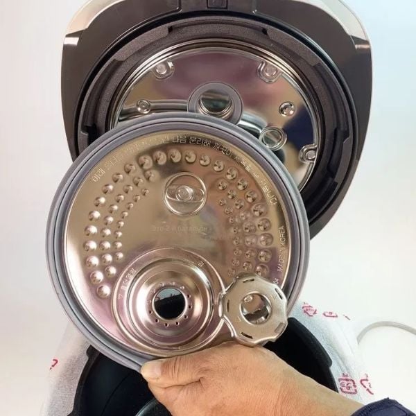 Nồi cơm điện cao tần Cuckoo CRP DHP0610FW 1.08L