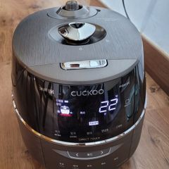  Nồi cơm điện cao tần Cuckoo CRP FHS0610FD 1.08L màu đen 