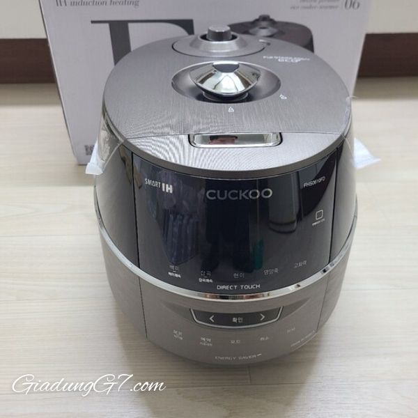 Nồi cơm điện cao tần Cuckoo CRP FHS0610FD 1.08L màu đen